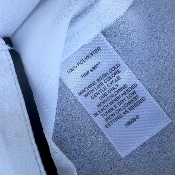 Liz Claiborne sleeveless button down top, white, women's size PS - Picture 4 of 6